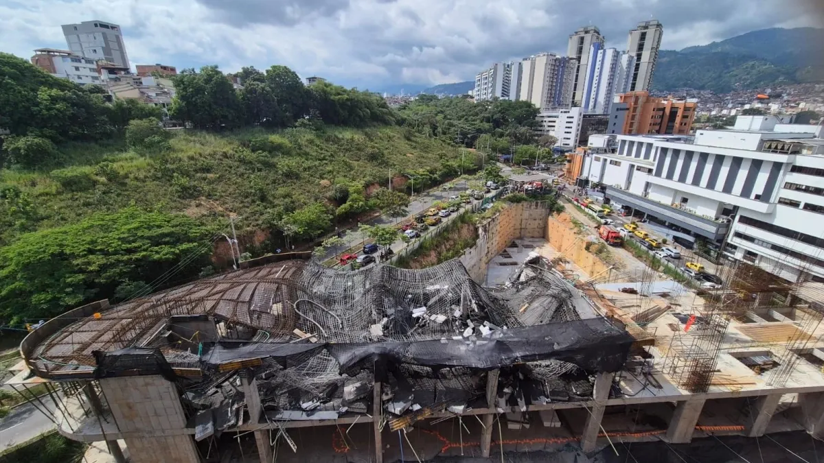 En video: grave desplome de zona social que estaba siendo construida en edificio nuevo de Floridablanca: reportan cuatro heridos de gravedad