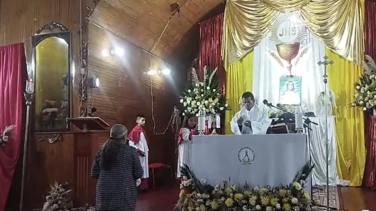 El pueblo de Nariño que desde un templo sufrió los enfrentamientos entre grupos armados ilegales: ‘que nos protejamos en un lugar seguro’