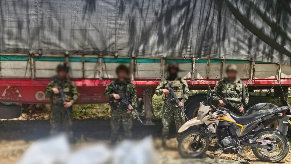 Ofensiva militar en Nariño frena a la disidencia 'Carlos Patiño': tres abatidos, un secuestrado libre y 35 toneladas de café recuperadas